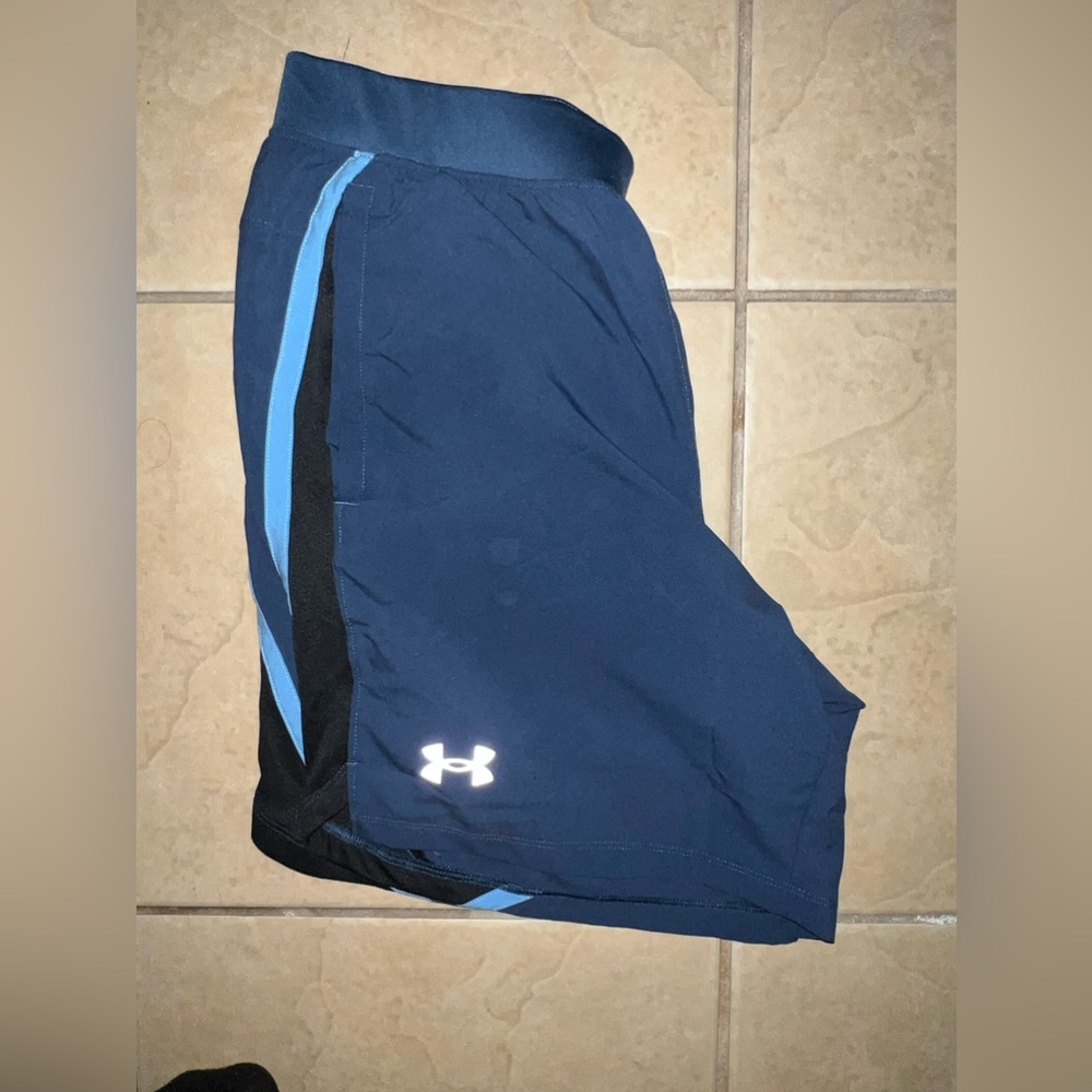 UNDER ARMOUR shorts 5inch